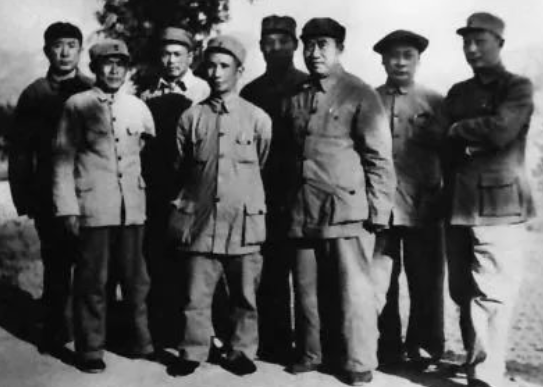 1948年5月，朱德和聶榮臻、陳毅等在西柏坡